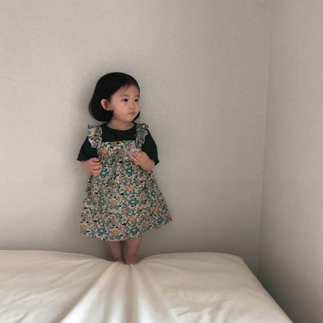 两岁小女孩萌出新境界 超强吸粉能力粉丝高达11万