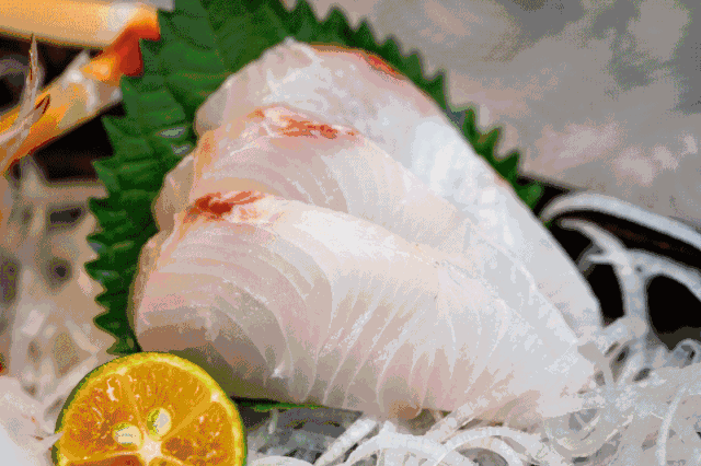 日本烧烤惊现漳州!还有女生蹲着服务.