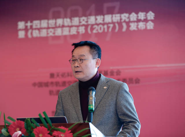 成都市新筑路桥机械股份有限公司总裁杨永林对新制式轨道交通提出了