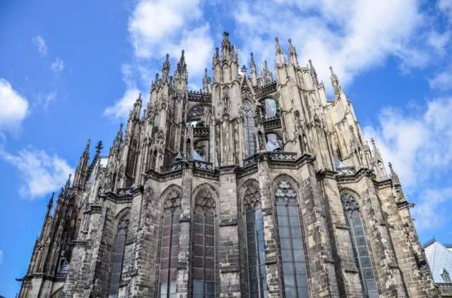 目前科隆大教堂是中世纪欧洲哥特式建筑艺术的代表作,也可以说是世界