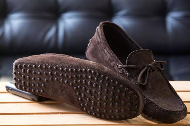 稳中带皮:一种穿皮鞋开车,还很稳的操作