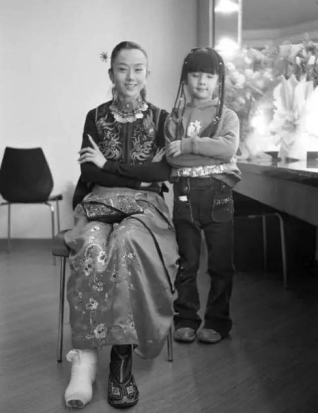 60岁杨丽萍近照曝光嫩如18岁,网友:美了一辈子