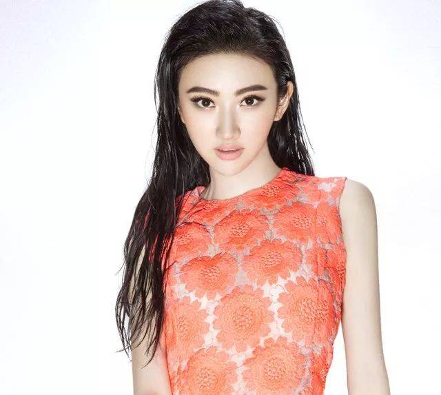 景甜现身小露美胸,人又变瘦了,有无怀孕可以看得清清楚楚了
