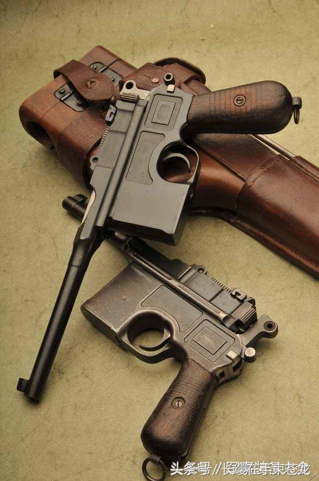 图片为:毛瑟c96手枪和木质枪套,可作为枪托的木制的盒子