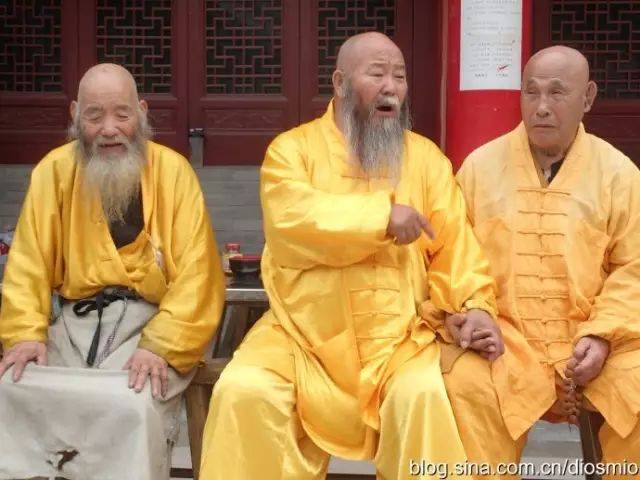 【师徒情缘】107岁佛友老和尚拜见117岁普光老和尚!