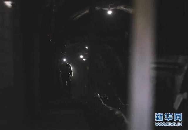 贵州盘州市煤与瓦斯突出事故抢险救援正紧张进行