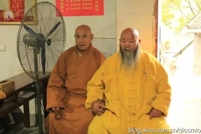 【师徒情缘】107岁佛友老和尚拜见117岁普光老和尚!
