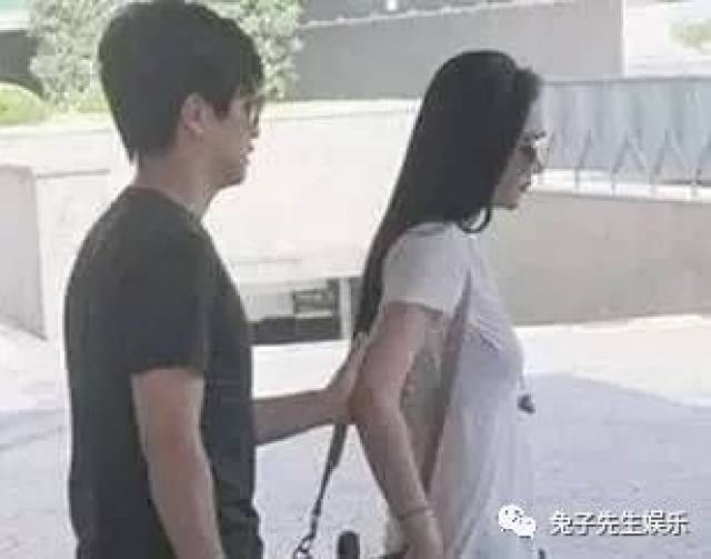 才华段子手李健结婚多年未生孩子,原因说出来网友泪目