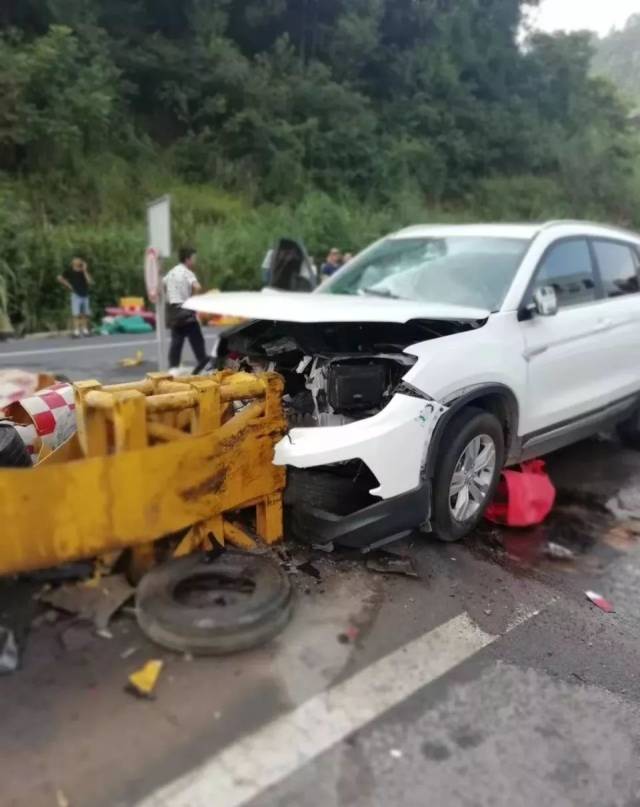 巴中至南江高速上发生一起车祸…_手机搜狐网