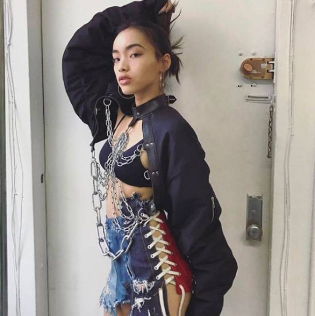 「新说唱」这位女 rapper 有点凶?但也太让人心动了吧