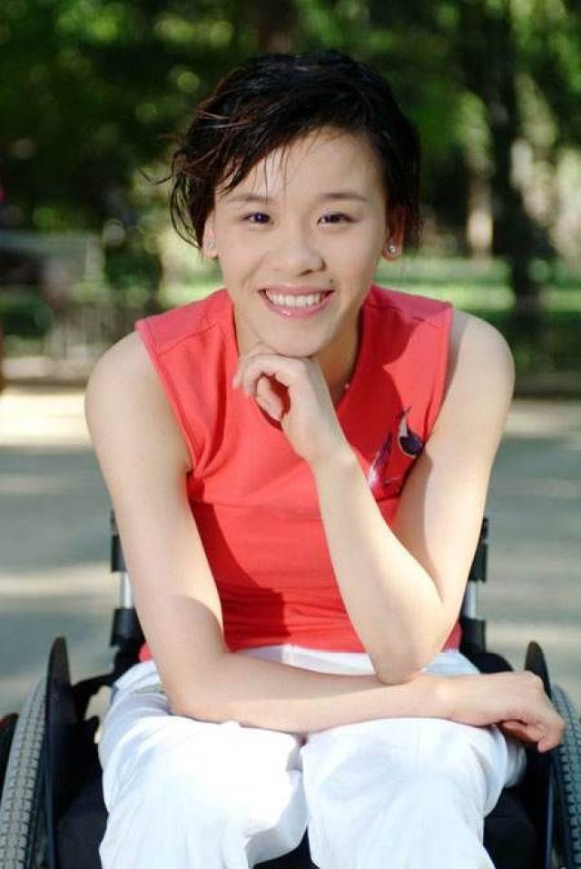 桑兰瘫痪20年近况!老公想生个二胎闺女,晒照片不小心透露了豪宅