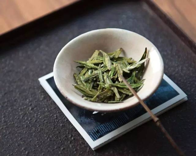 一壶清茶,一抹斜阳,隐匿在河堤上文艺茶馆,纯粹而宁静