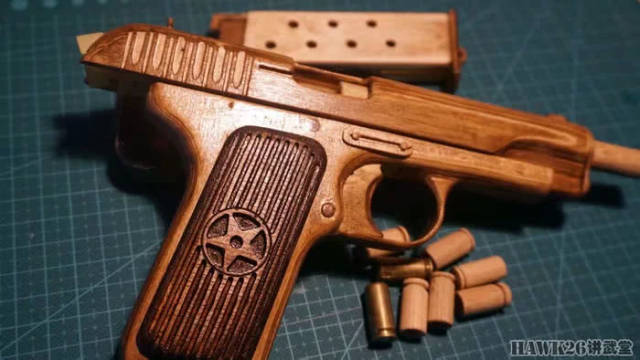 俄罗斯达人自制木头托卡列夫手枪 竟然还能抛出弹壳