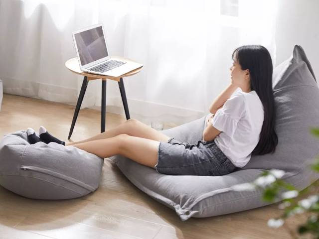 什么比躺着更舒服?—— 在懒人沙发上躺着