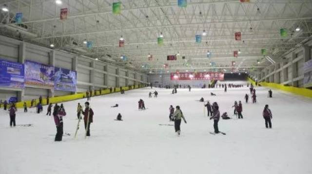 深圳阿尔卑斯室内滑雪场