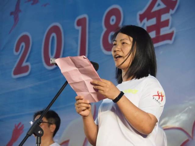 东阳市体育局党组书记,局长葛剑主持活动