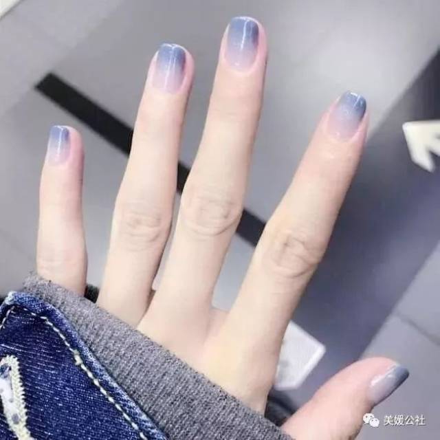 高级的灰蓝色美甲,一定会火!
