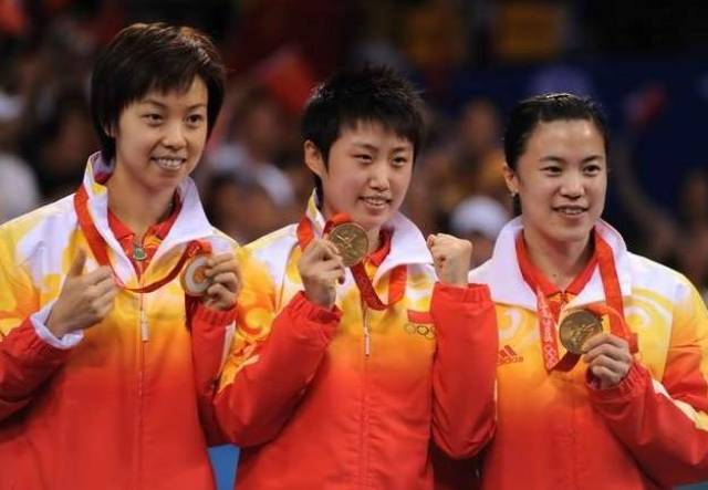 北京奥运10年了!张怡宁,王楠,郭跃乒乓球冠军团,如今成这样