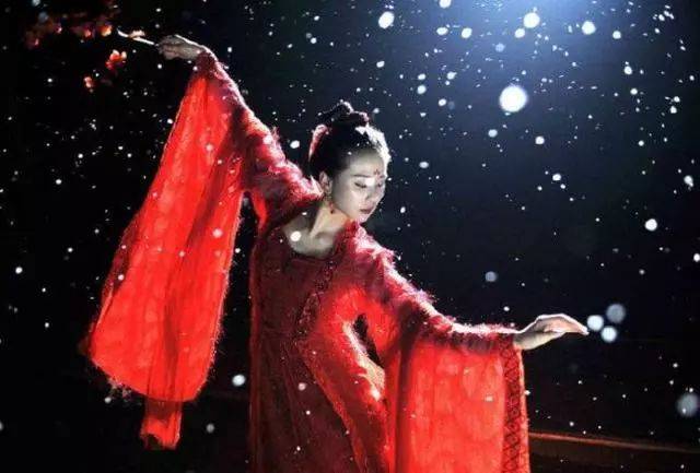 女星古装跳舞造型,佟丽娅身轻如燕,刘诗诗红裙最美!