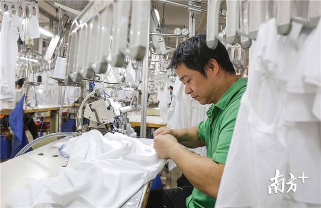 驱蚊,防刺还能发热,中山这个地方的服装让你大开眼界