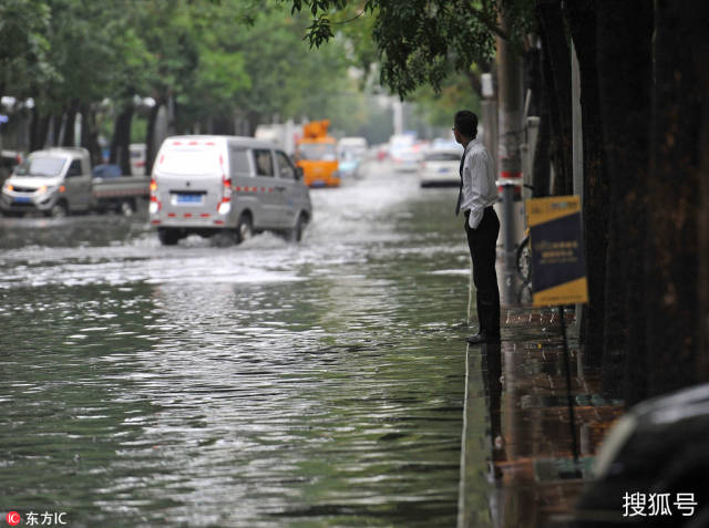 天津市发布暴雨预警 降水2小时切换"看海模式"