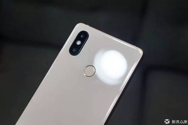 小米8se全面不能:小屏+710,值不值得买?手机小米v小米测评转换图片