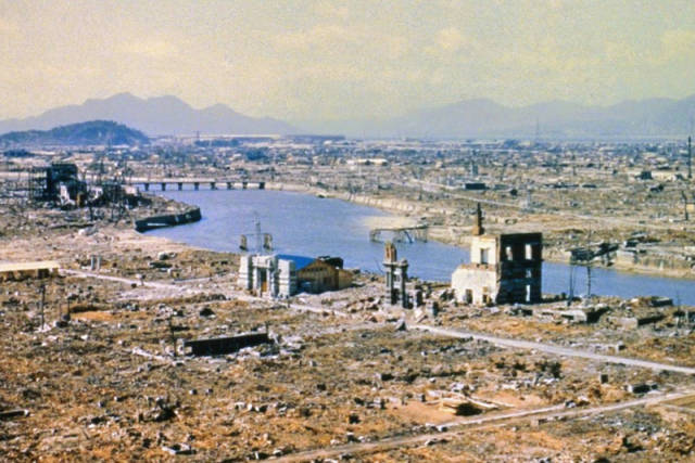 原子弹对广岛造成巨大破坏,据灾后统计,在广岛原子弹爆炸中,当场