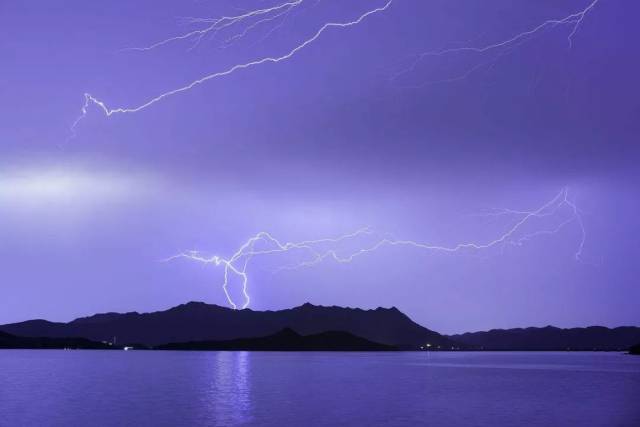 "雷电交加",此刻哪里最安全?