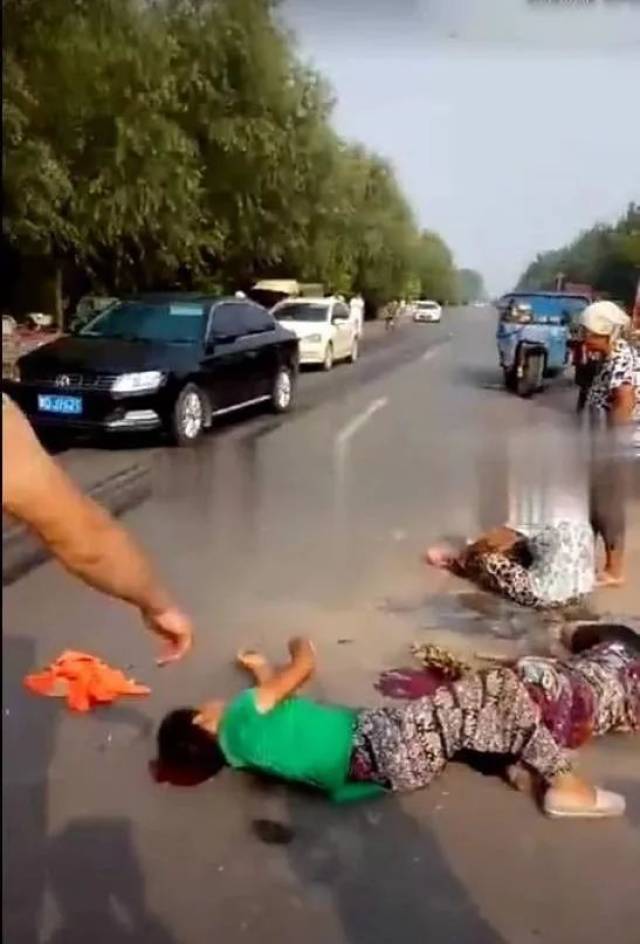 邯郸一名90后女司机发生车祸,撞了7个人!