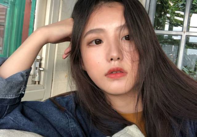 这个单眼皮00后逆天了,ko所有高鼻梁大眼睛网红!