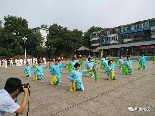 寺庄辅导站表演《中级华武扇》