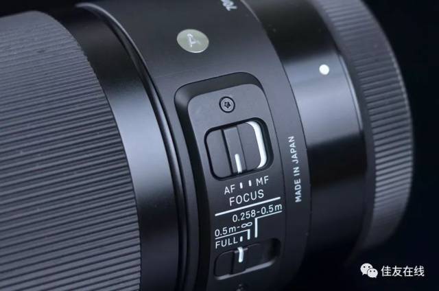 49mm的滤镜口径,70.8mm × 105.