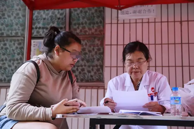 艰辛求子路 送子鸟不孕不育专家义诊带来新希望