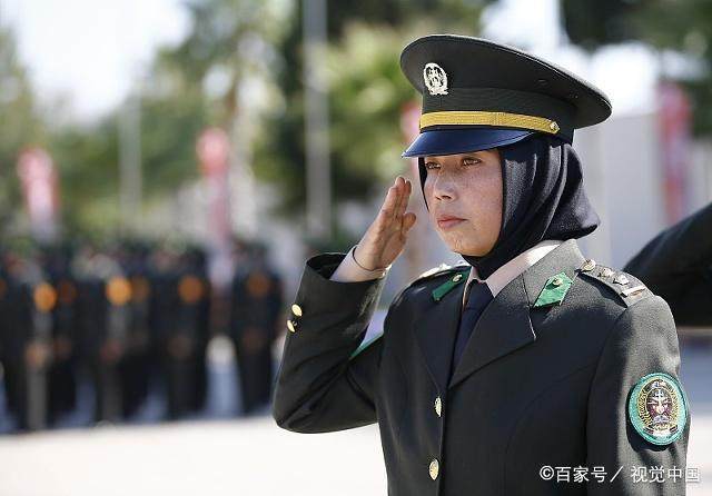 中国为何允许女兵穿丝袜?