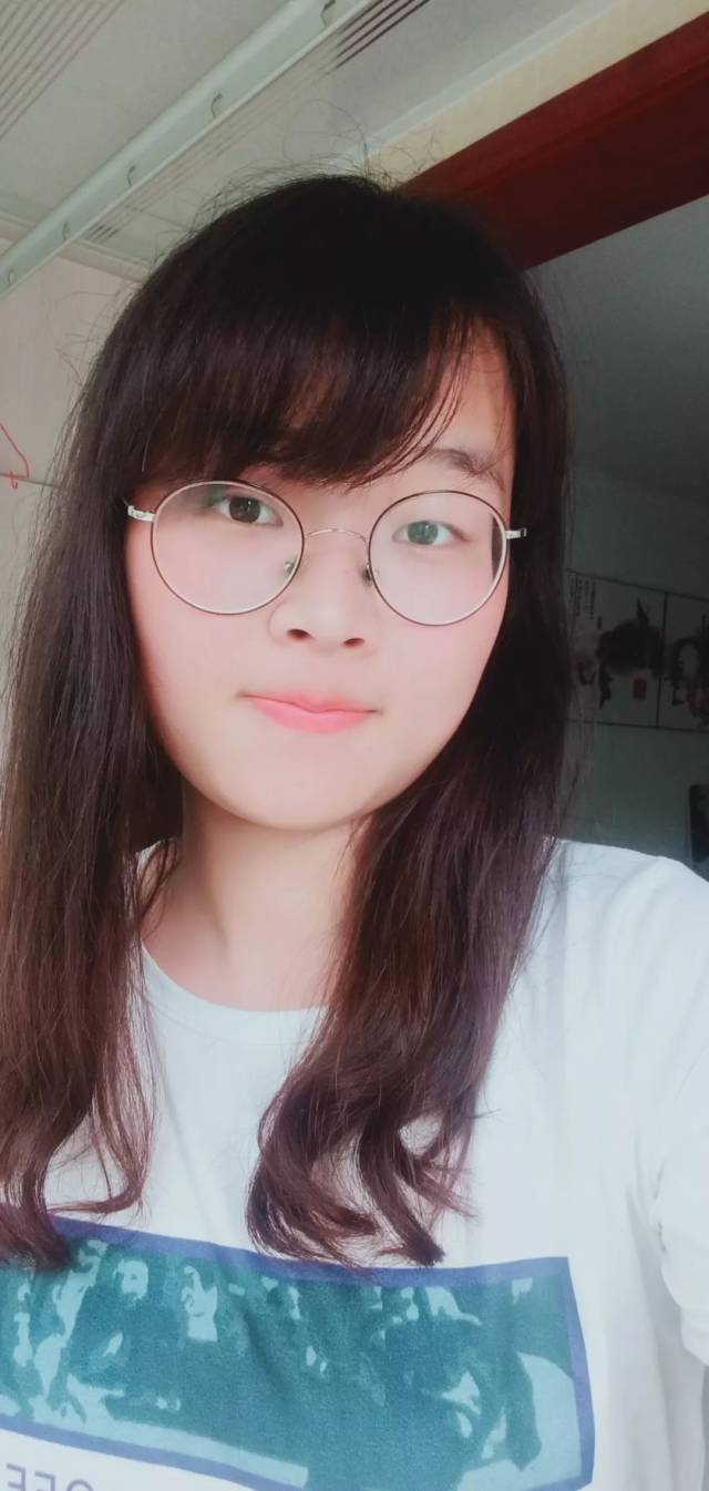 嵇雨洁,18岁,是徐州一中高三毕业生,今年高考以352分考取了南京中医药