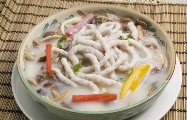 云梦鱼面用面粉及青鱼,鲤鱼(或草鱼)鱼肉为主料制作而成食品.