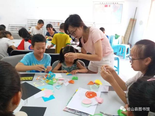 岐山县图书馆举办暑期青少年手工制作培训活动