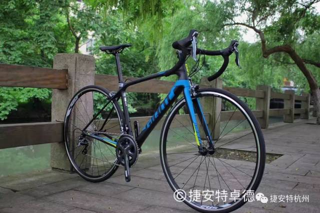 shimano 105 刹车:giant conduct hydraic disc brake 轮组:pr2 dbl