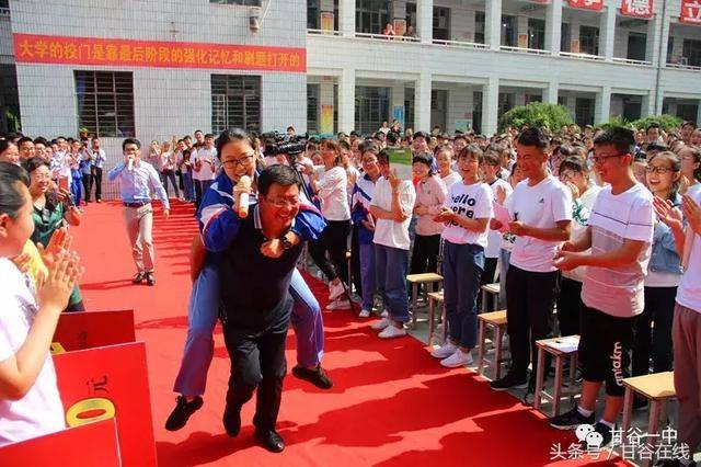 甘谷一中三名清华学子各奖励10000元