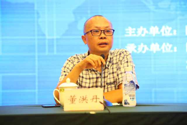 四川省教育厅基础教育处副处长金绍强,省教科院副院长董洪丹,四川