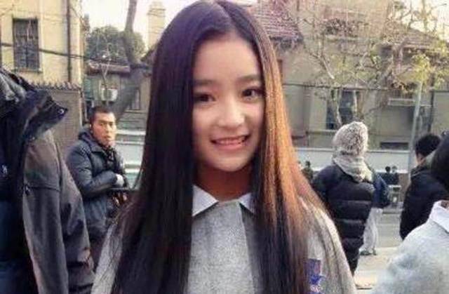 已拍戏60余部的她,超像林青霞,可颜值却输给自己的妈妈!