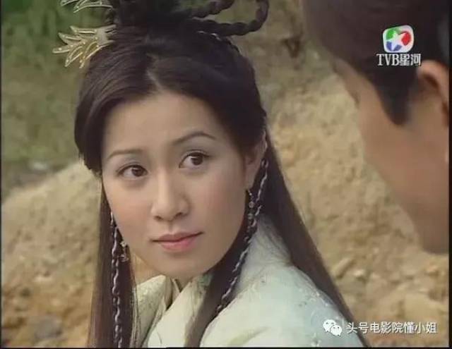 从《碧血剑》里娇俏懂事的九公主打响自己名号开始,佘诗曼一直用自己