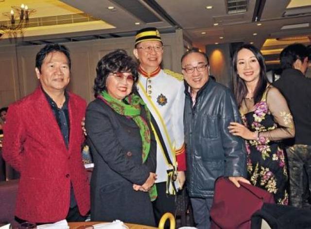 69岁"殿堂级"歌手徐小凤近照,曾为事业放弃婚姻,今依然单身