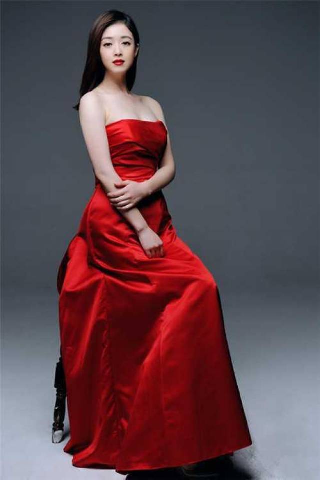 女星红裙造型荷尔蒙飙升,韩雪气质,关晓彤还是没有热巴美?