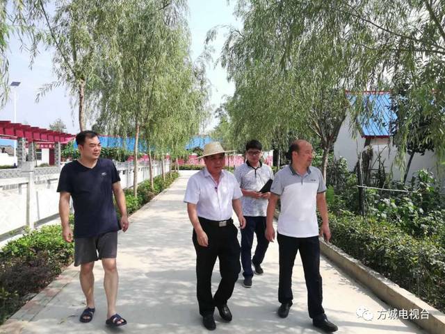 方城县人大常委会主任毕新民再次到券桥镇督导检查危房改造工作