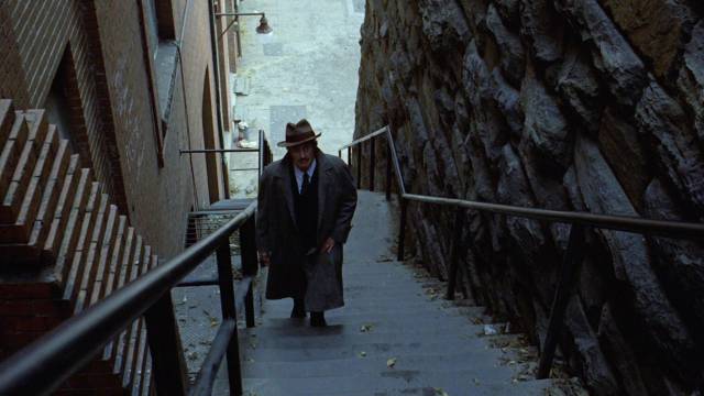 他们是平行宇宙的信使,高维空间执剑人,还是《三体》中的智子?