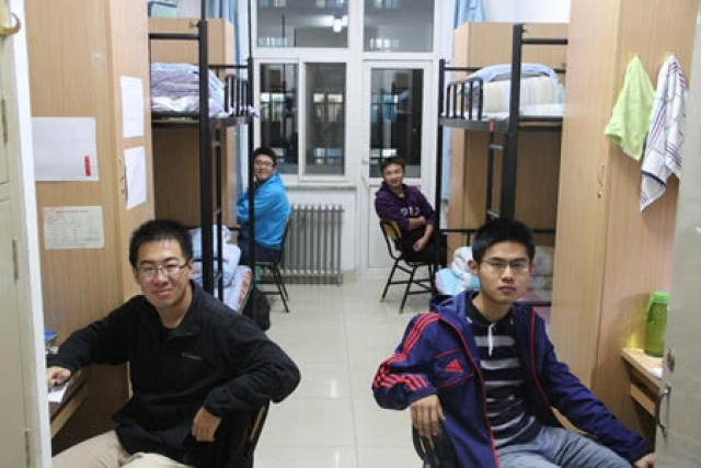 清华大学的学生宿舍比北京大学的宿舍好几倍?网友:没得比