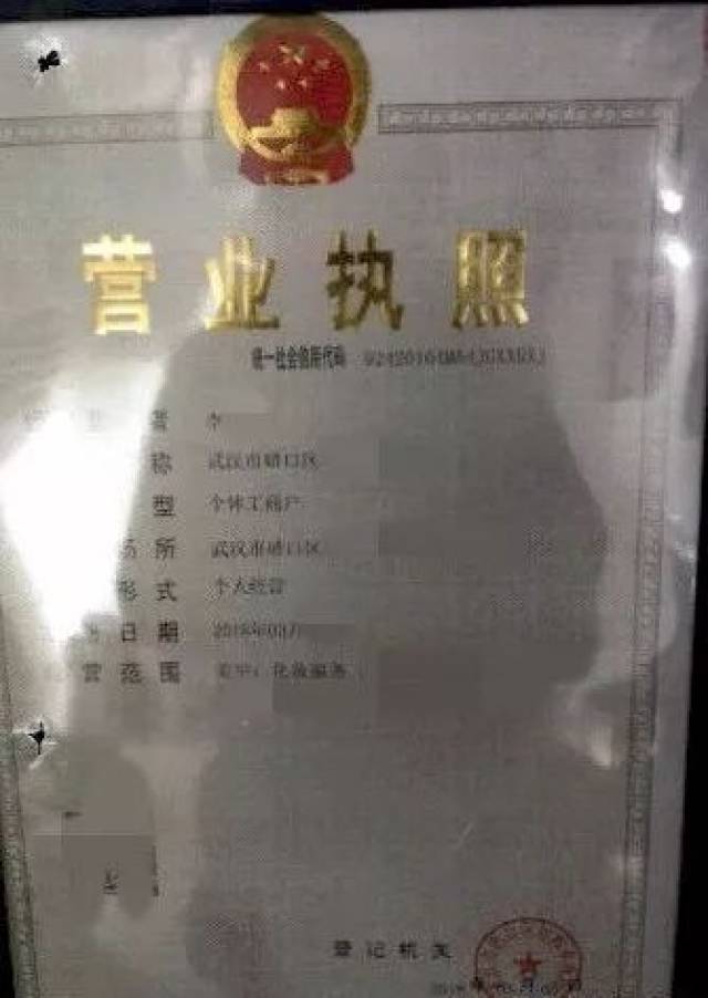 美甲店竟是淫窝!夫妻俩被抓,警方查出老婆的惊天秘密…老公崩溃了!