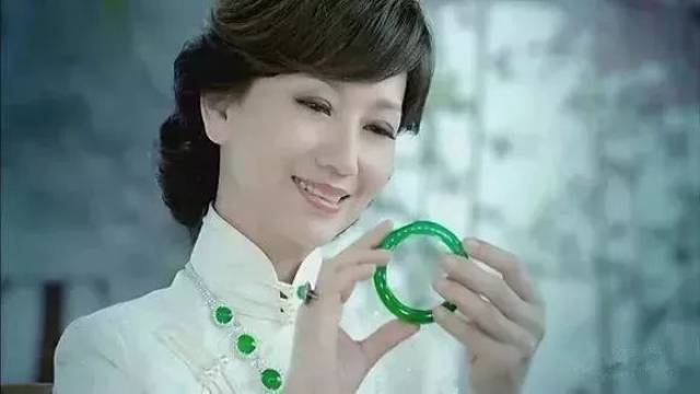 你知道吗? 做精致的女人,你只差一件翡翠!