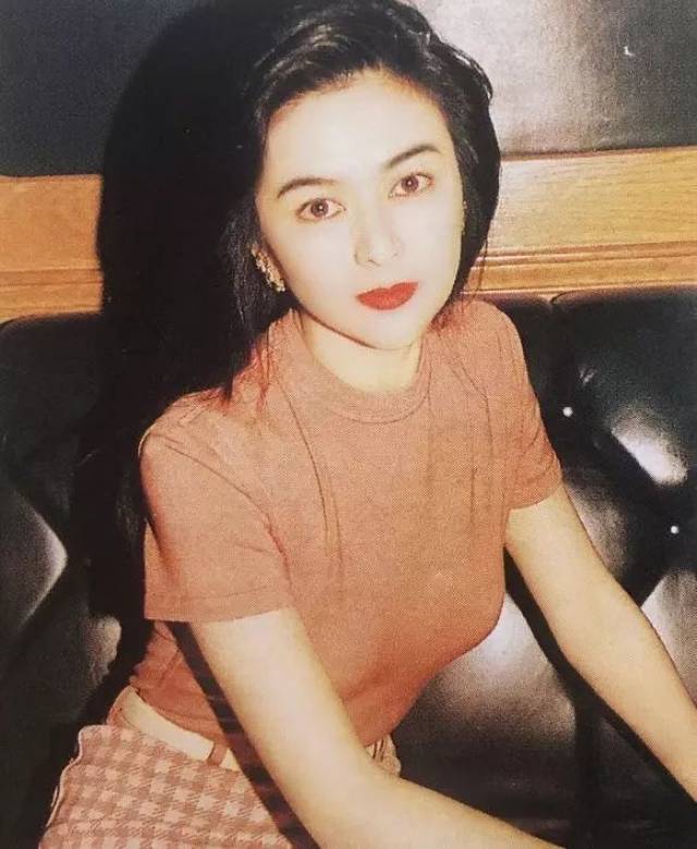 关之琳年轻时有多美?双眼皮透着精致,她琥珀色的眼睛能把魂吸走